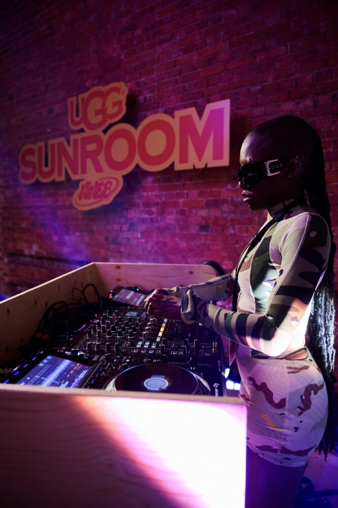 UGG Creates Immersive Sunroom Setting For Golden Collection 8 UGG SUNROOM ZARA LARSSON 1000 REENIE Large